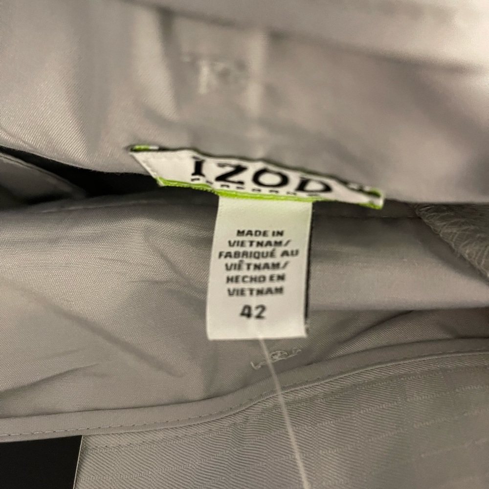 🎉HP 7/28/22🎉 IZOD Mens Golf Shorts Silver Size 42 - Picture 3 of 9